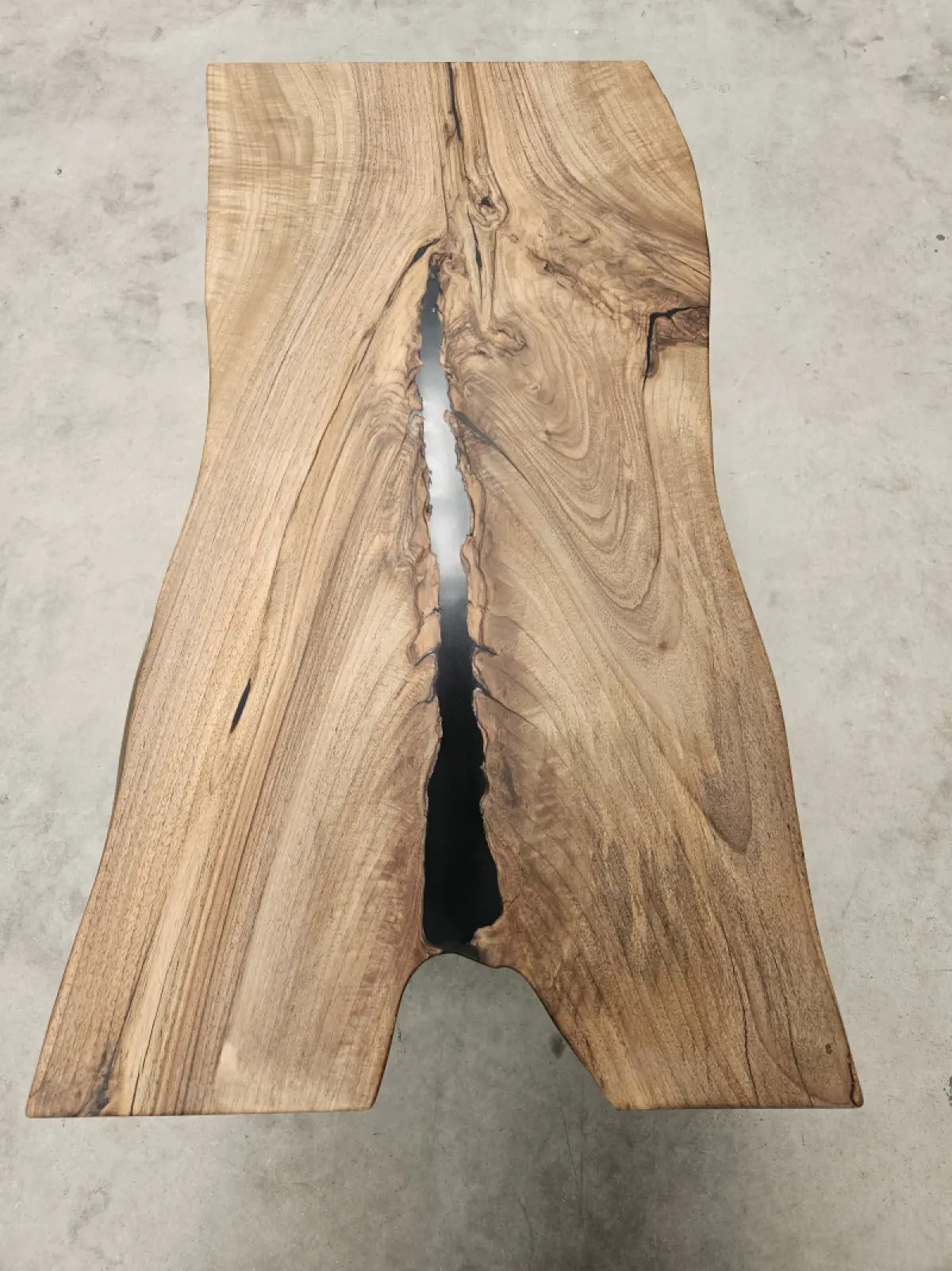 Couchtisch Aras mit Epoxidharz 