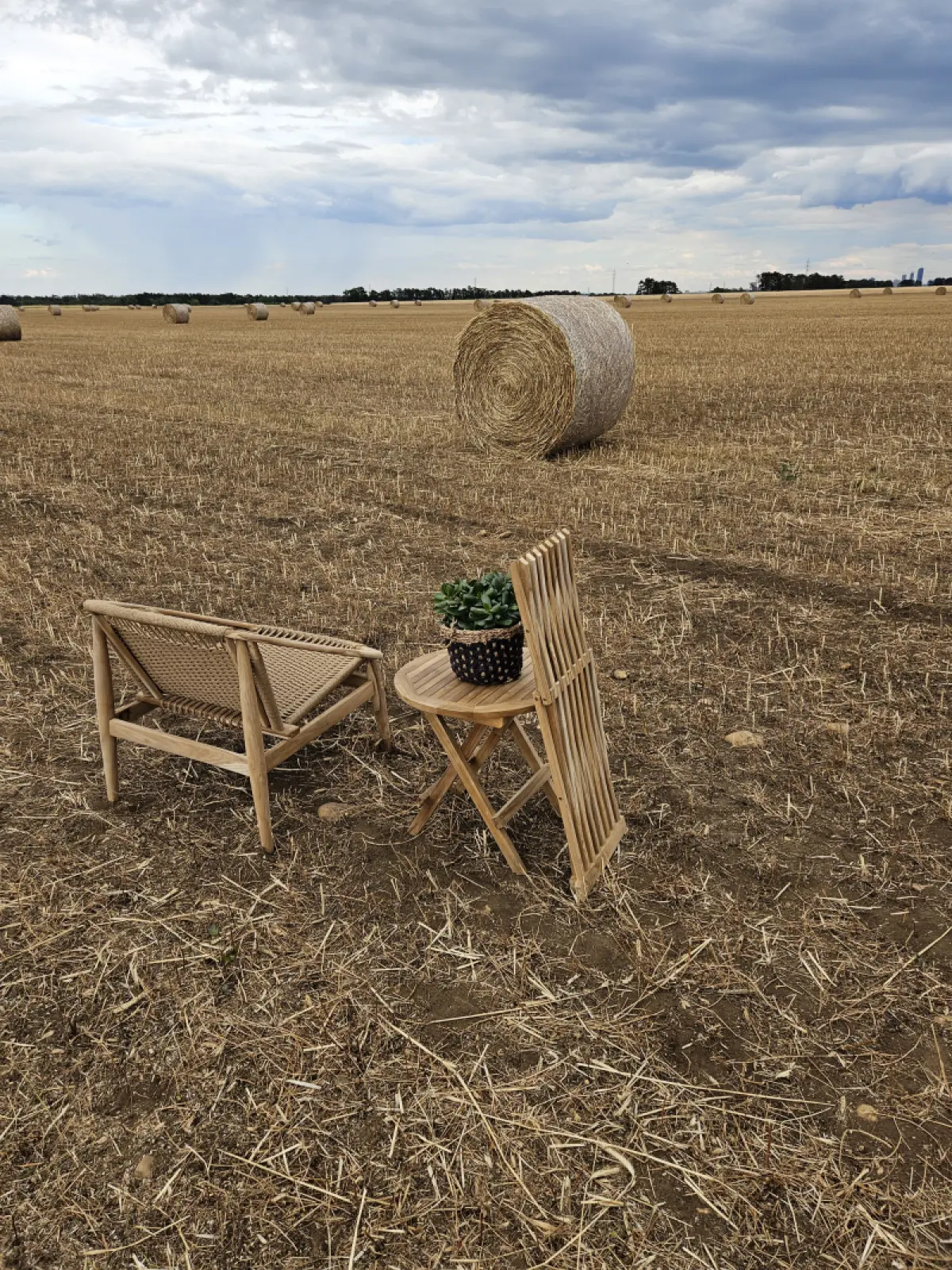 Klappbarer Beistelltisch - Hocker X